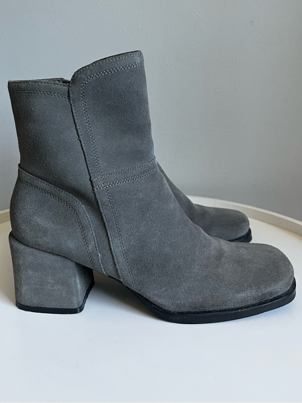 Wesley & Co Square Toe Gray Suede 8.5 Ankle Boots Y2K Vintage Block Heel